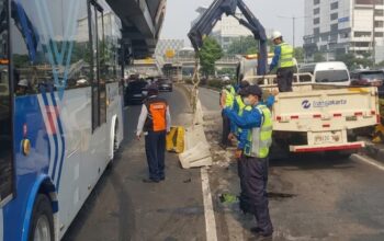 Truk Sering Masuk Jalur Busway, DKI Siapkan Separator Tambahan