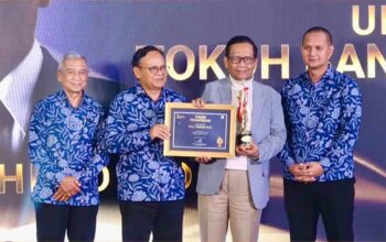 Mahfud MD Raih Penghargaan Tokoh Bangsa dari Dewan Pers 2026