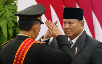 Prabowo Beri Penghormatan ke Listyo dan Dedi Purna Tugas