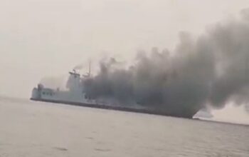 Breaking News! Kapal Feri Tujuan Merak Terbakar, Penumpang Dievakuasi Perahu Kecil