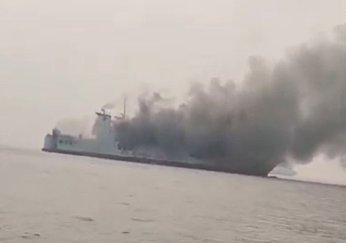 Kapal Terbakar Vml2 Large