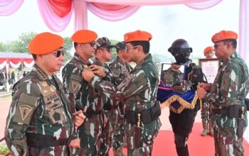 Sinergi TNI-Polri: Bersama Panglima TNI, Kapolri Terima Kehormatan sebagai Warga Korpasgat TNI AU