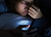 Nonton Hp Tidur