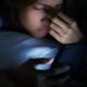 Gadget Bikin Cepat Tidur atau Justru Sulit Terlelap? Ini Fakta Medisnya