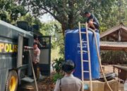 Polisi Salurkan Air Bersih Kepada Warga Yang Mengadu Kekeringan Di Purwakarta Dokistimewa 1791533011907 43