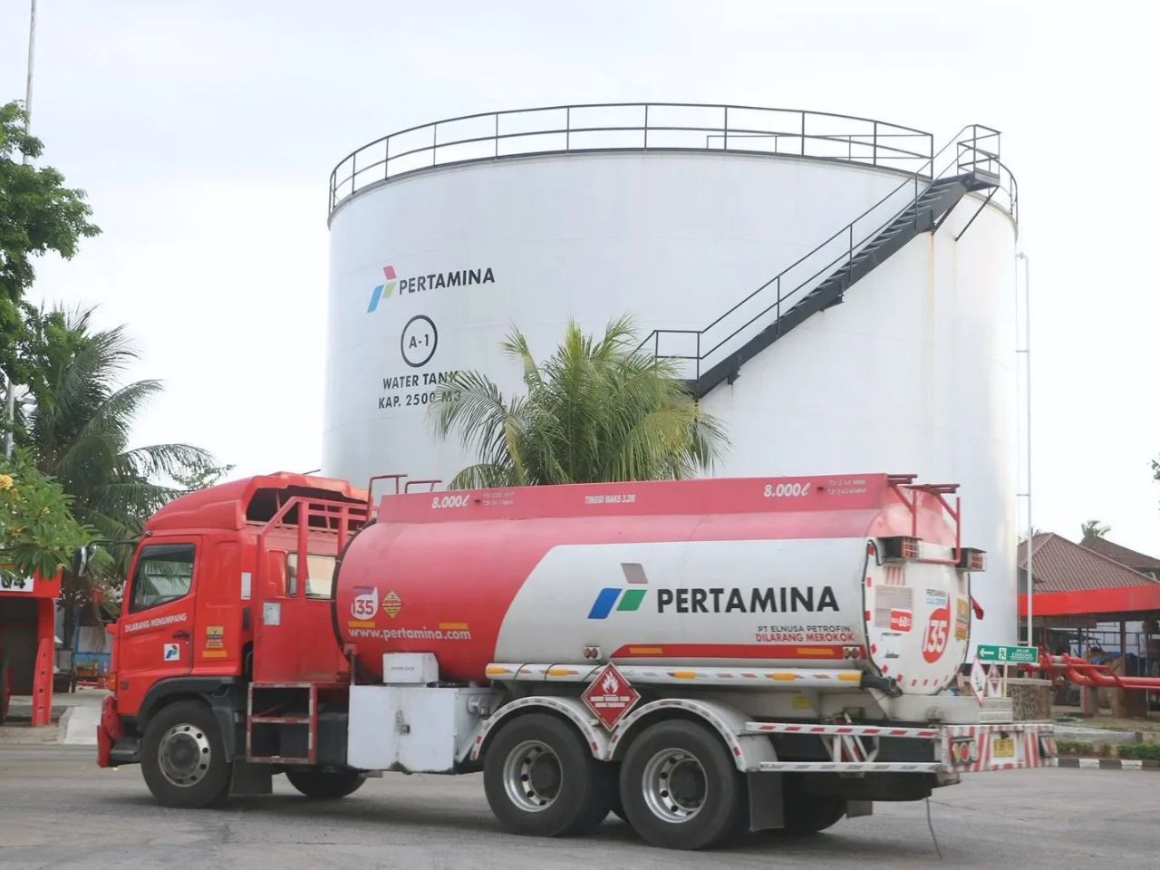 Truk Tengki Minyak Pertamina